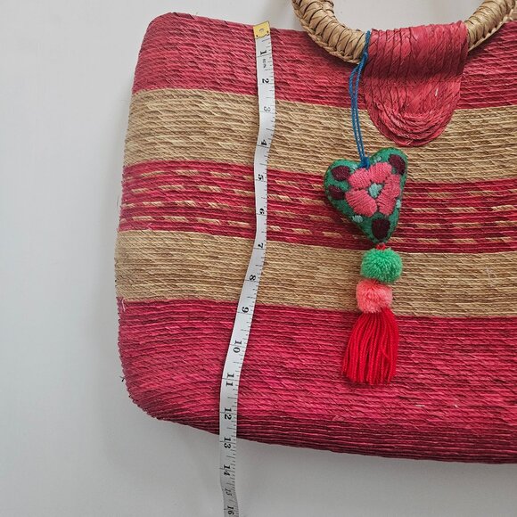 NWOT Artisanal Mexican Woven Straw Bag Pink & Natural with "Corazon" Charm - Picture 10 of 11